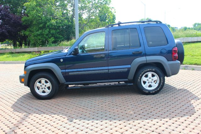 Jeep Liberty 2006 photo 12