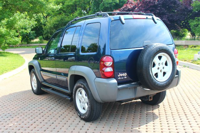 Jeep Liberty 2006 photo 21