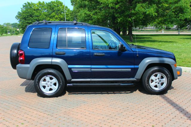 Jeep Liberty 2006 photo 25