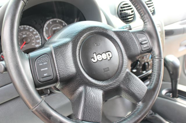 Jeep Liberty 2006 photo 28