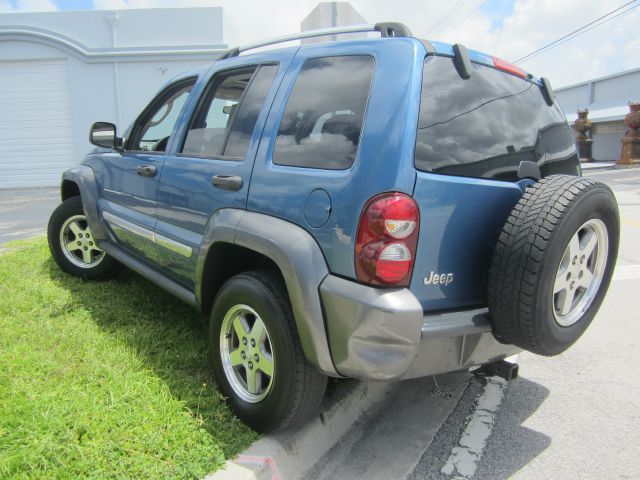 Jeep Liberty 2006 photo 3