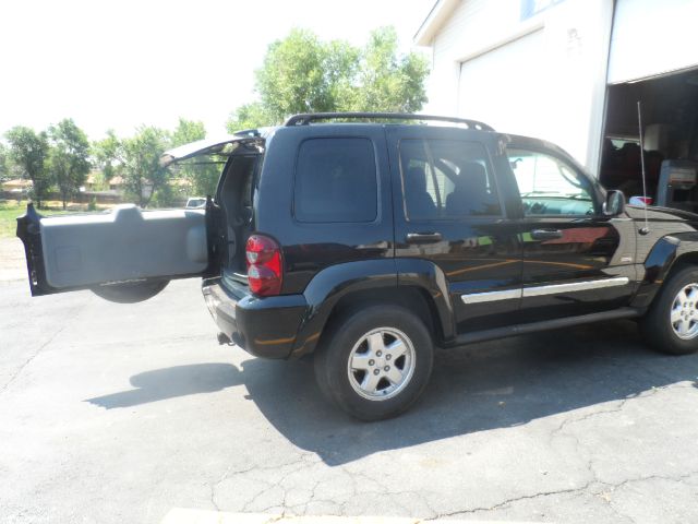 Jeep Liberty 2006 photo 2