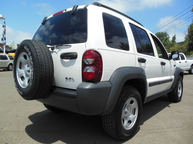 Jeep Liberty 2006 photo 3