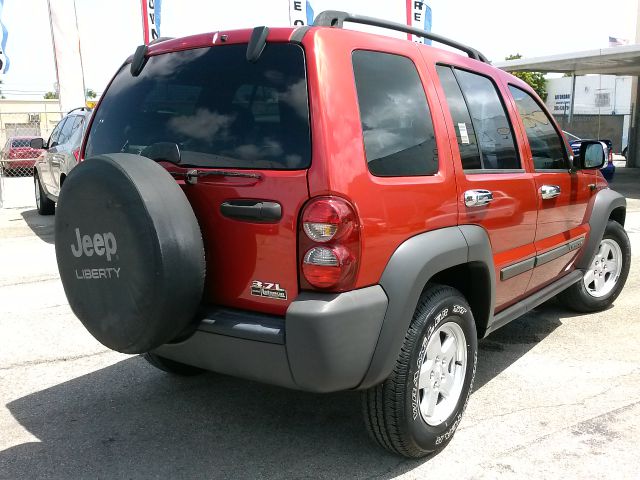 Jeep Liberty 2006 photo 2