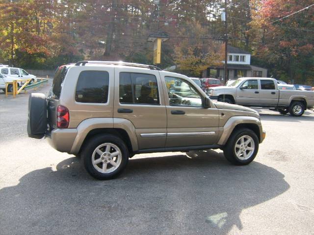 Jeep Liberty 2006 photo 2