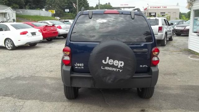 Jeep Liberty 2006 photo 2