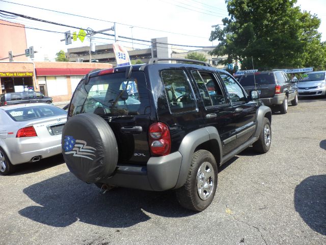 Jeep Liberty 2006 photo 2