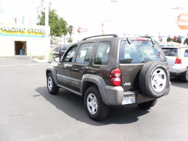 Jeep Liberty 2006 photo 3