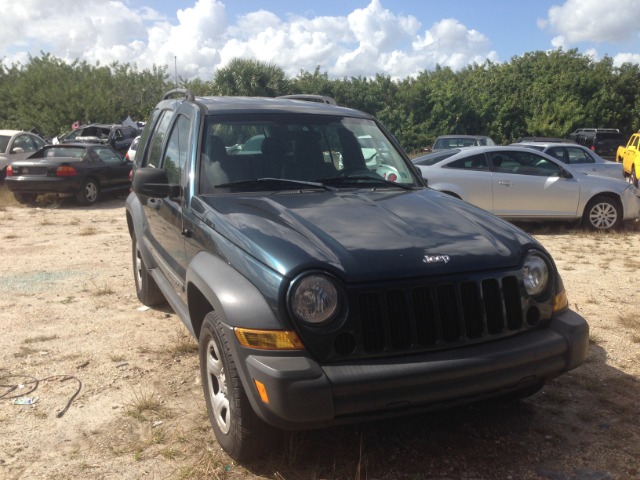 Jeep Liberty 2006 photo 2