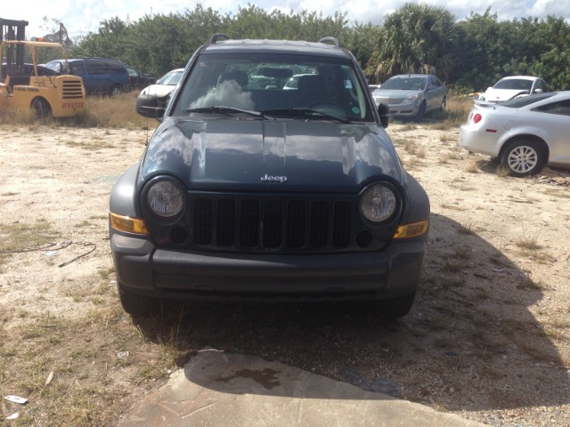 Jeep Liberty 2006 photo 3