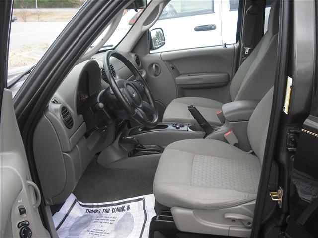 Jeep Liberty 2006 photo 2