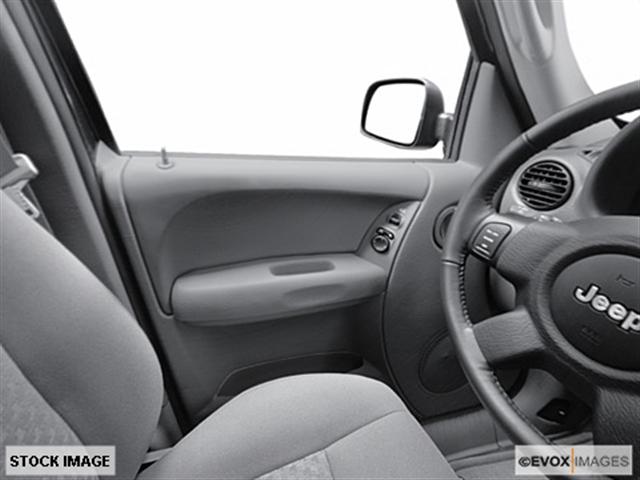 Jeep Liberty 2006 photo 2