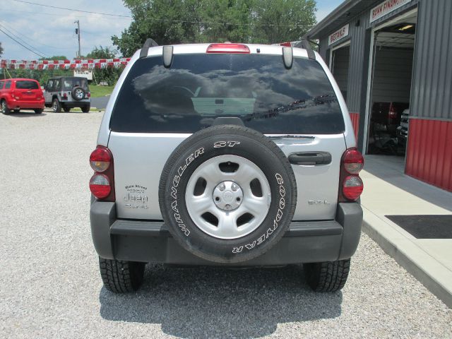 Jeep Liberty 2006 photo 4