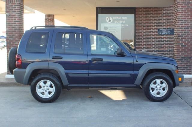 Jeep Liberty 2006 photo 2