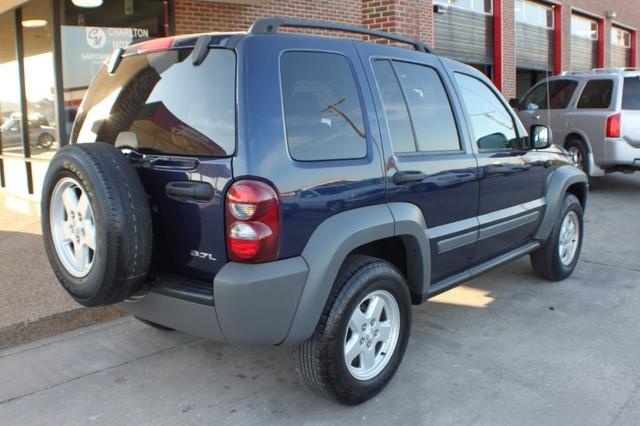 Jeep Liberty 2006 photo 4