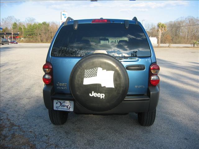 Jeep Liberty 2006 photo 2