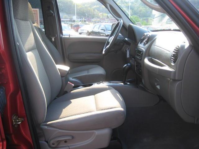 Jeep Liberty 2006 photo 4