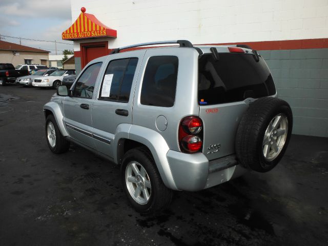 Jeep Liberty 2006 photo 2