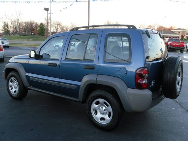 Jeep Liberty 2006 photo 2