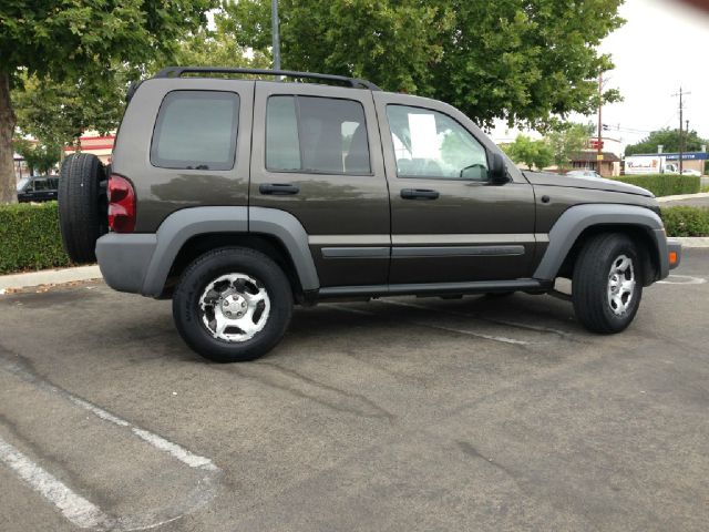 Jeep Liberty 2006 photo 2