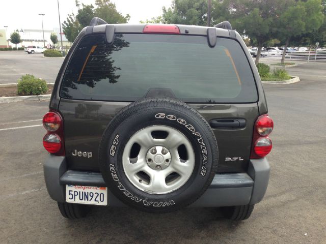 Jeep Liberty 2006 photo 4