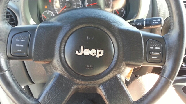 Jeep Liberty 2006 photo 11