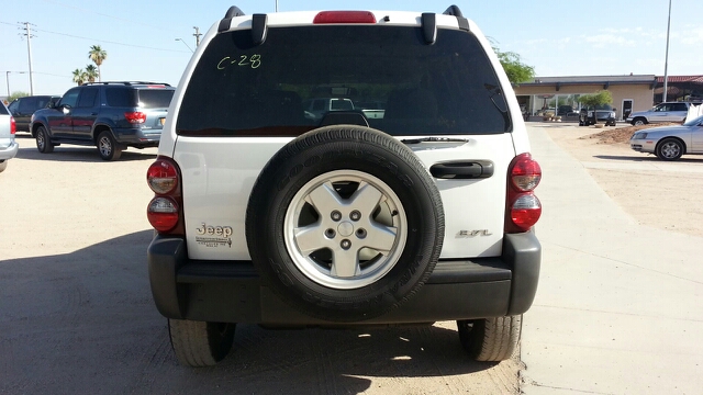 Jeep Liberty 2006 photo 12