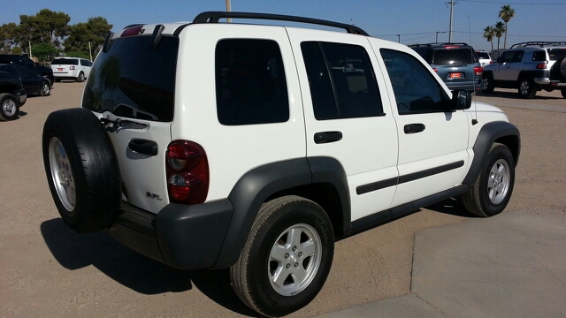 Jeep Liberty 2006 photo 9