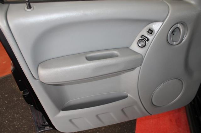 Jeep Liberty 2006 photo 12