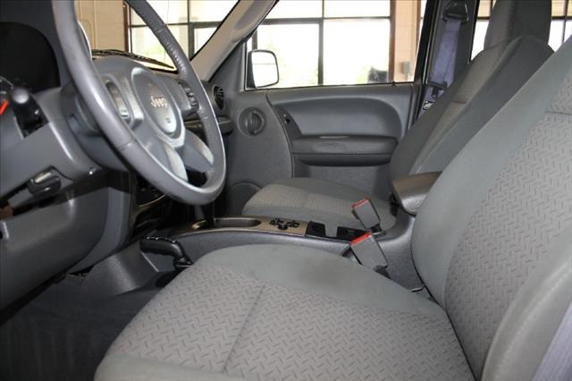 Jeep Liberty 2006 photo 9