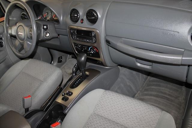 Jeep Liberty 2006 photo 4