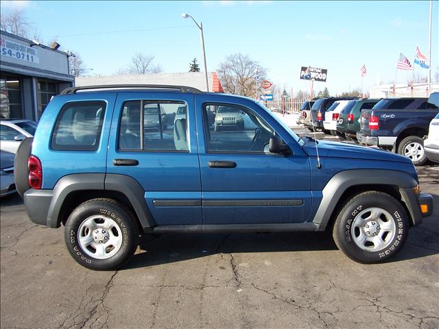 Jeep Liberty 2006 photo 2