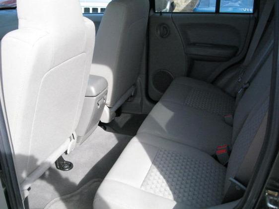 Jeep Liberty 2007 photo 8