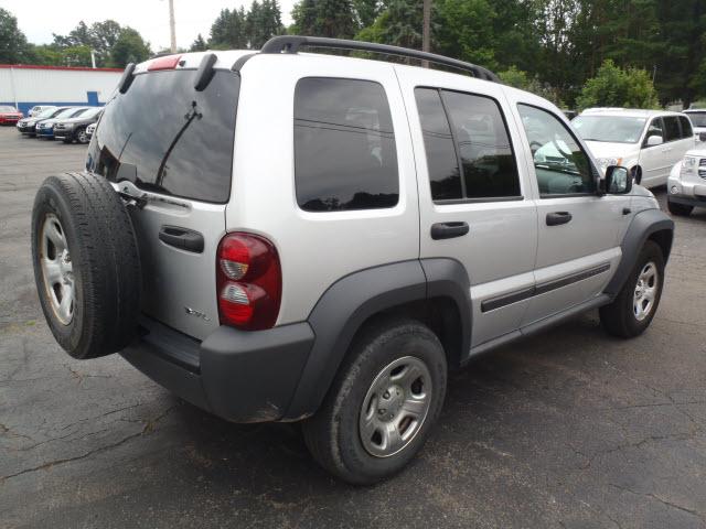 Jeep Liberty 2007 photo 2