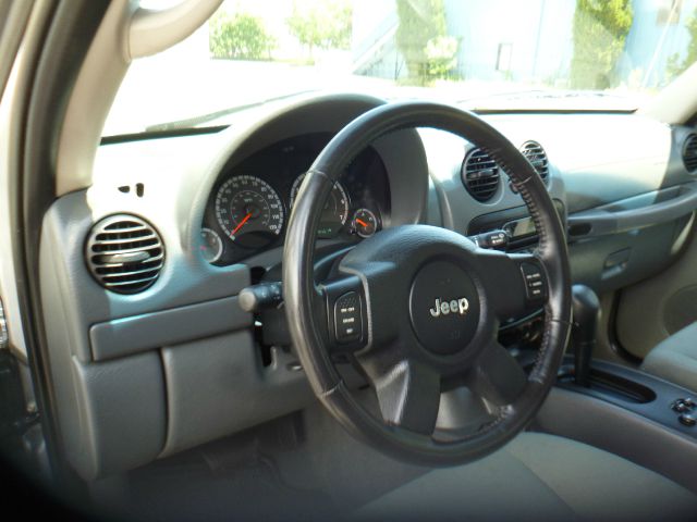 Jeep Liberty 2007 photo 13