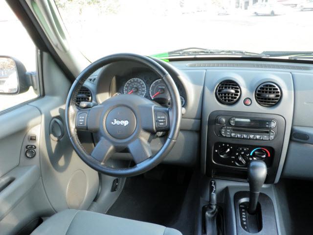 Jeep Liberty 2007 photo 2