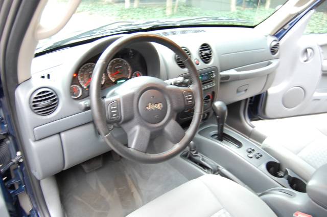 Jeep Liberty 2007 photo 2