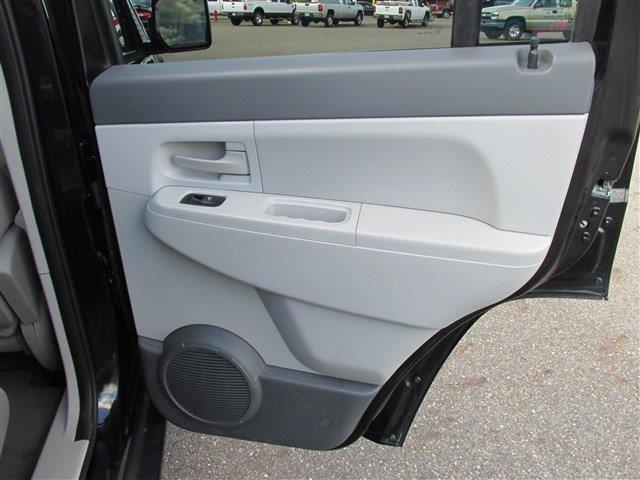 Jeep Liberty 2008 photo 21