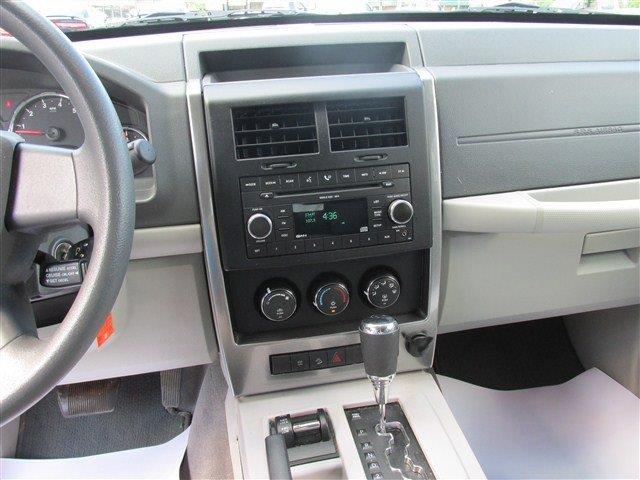 Jeep Liberty 2008 photo 9