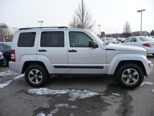 Jeep Liberty 2008 photo 2