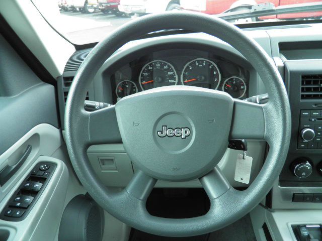 Jeep Liberty 2008 photo 12