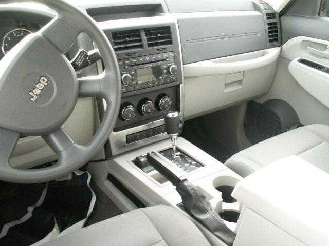 Jeep Liberty 2008 photo 4