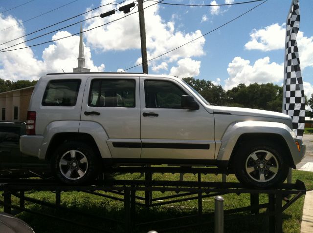 Jeep Liberty 2008 photo 2