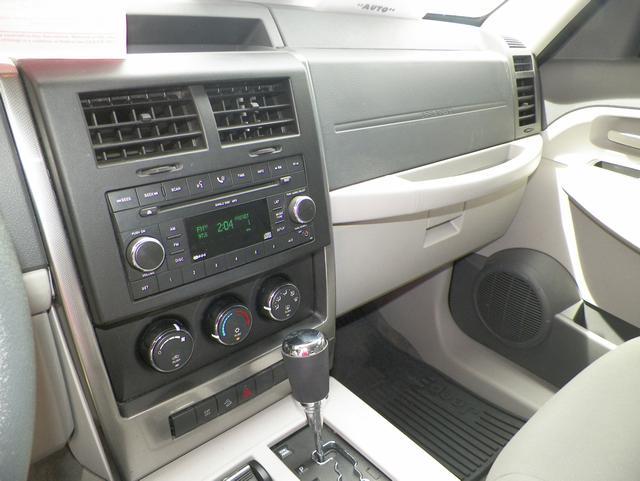 Jeep Liberty 2008 photo 10