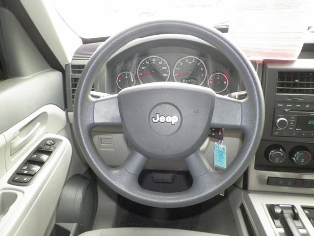 Jeep Liberty 2008 photo 14