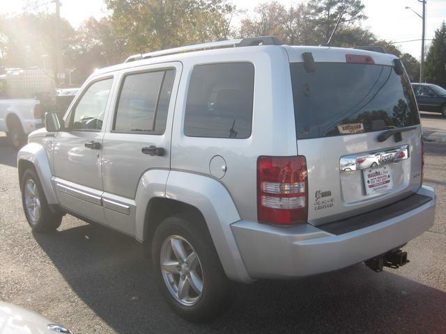 Jeep Liberty 2008 photo 2