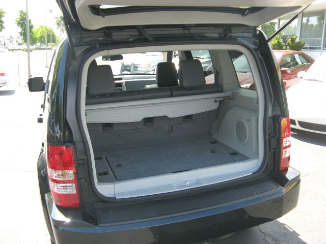 Jeep Liberty 2008 photo 12