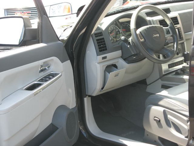 Jeep Liberty 2008 photo 16