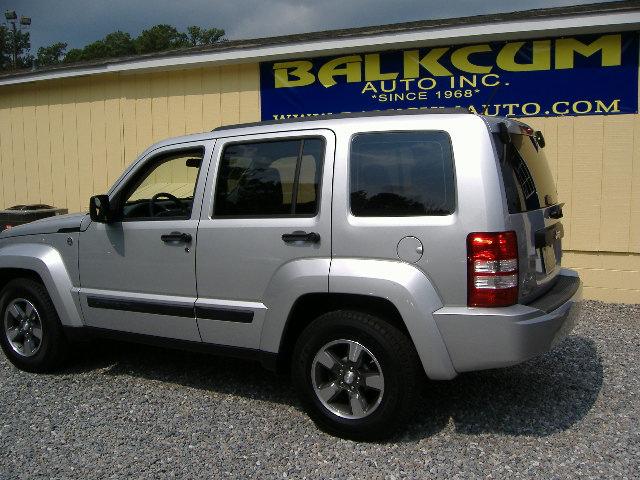 Jeep Liberty 2008 photo 2