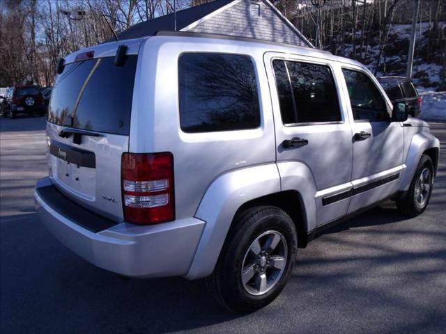 Jeep Liberty 2008 photo 2